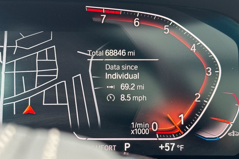 BMW X5 Vehicle Full-screen Gallery Image 25