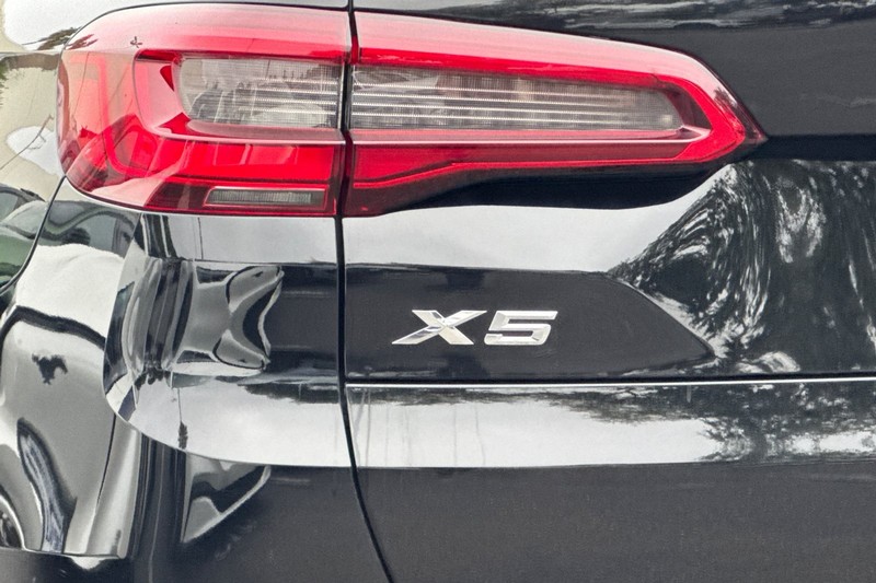 BMW X5 Vehicle Full-screen Gallery Image 27