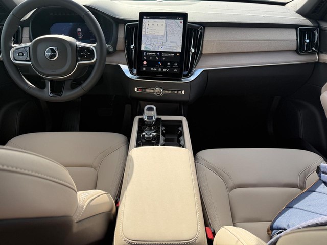 2026 Volvo XC90 Plus - Photo 6