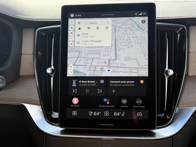 2026 Volvo XC90 Plus - Photo 8