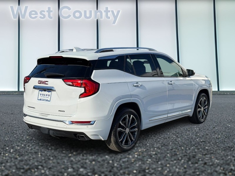 GMC Terrain Vehicle Full-screen Gallery Image 03