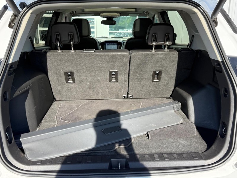 GMC Terrain Vehicle Full-screen Gallery Image 04