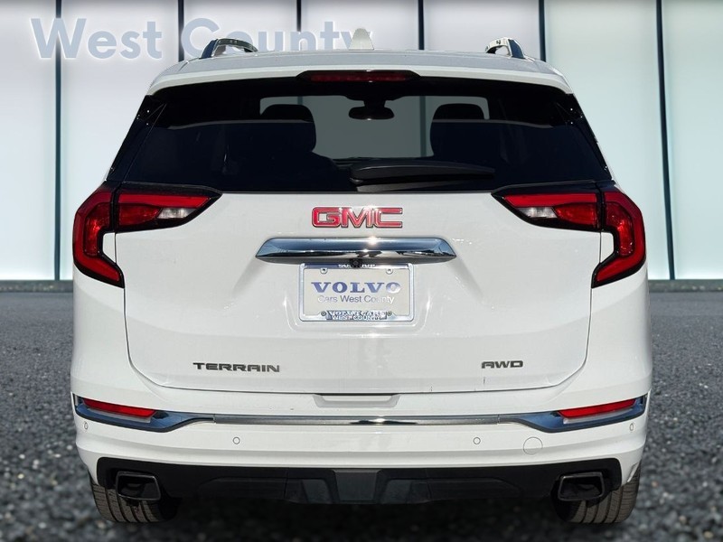 GMC Terrain Vehicle Full-screen Gallery Image 05