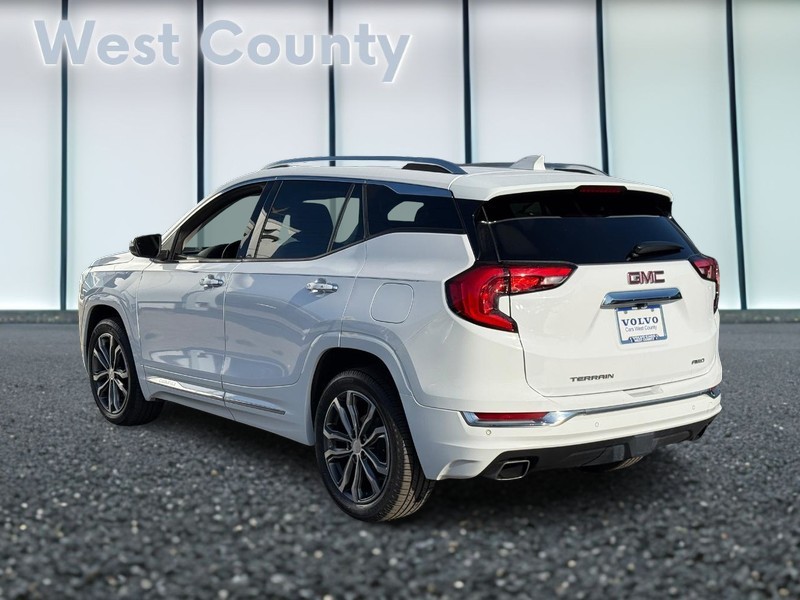 GMC Terrain Vehicle Full-screen Gallery Image 06