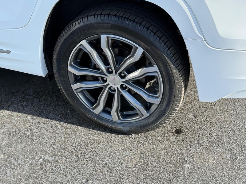 GMC Terrain Vehicle Full-screen Gallery Image 07