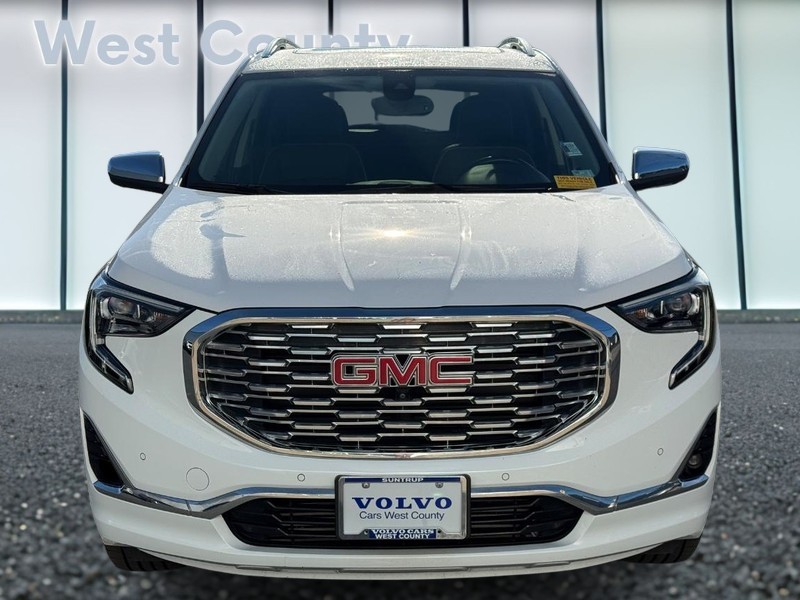 GMC Terrain Vehicle Full-screen Gallery Image 09