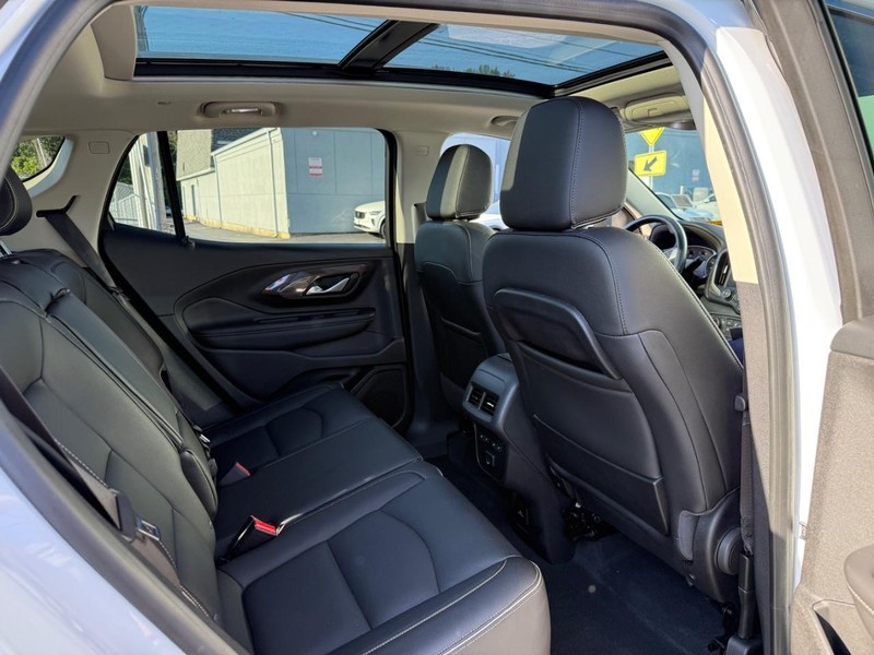 GMC Terrain Vehicle Full-screen Gallery Image 10