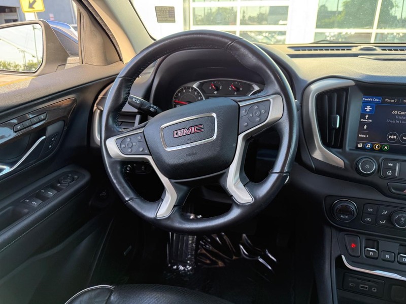 GMC Terrain Vehicle Full-screen Gallery Image 12