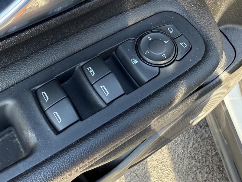 GMC Terrain Vehicle Full-screen Gallery Image 14