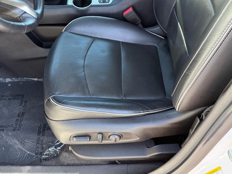 GMC Terrain Vehicle Full-screen Gallery Image 16