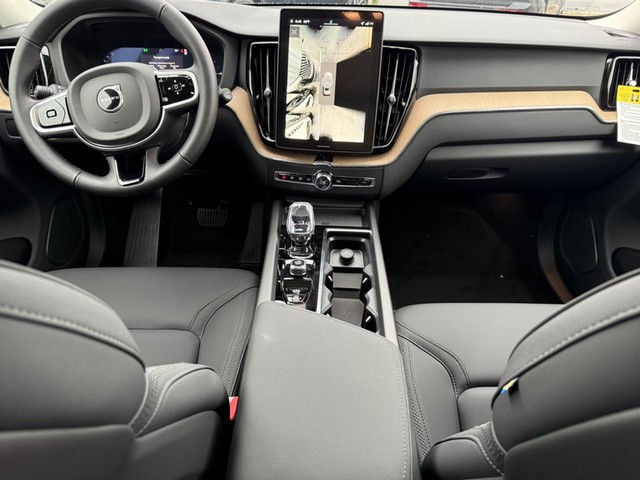 2026 Volvo XC60 Plus - Photo 6