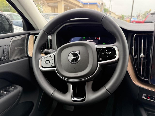 2026 Volvo XC60 Plus - Photo 7