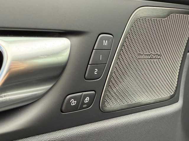2026 Volvo XC60 Plus - Photo 10