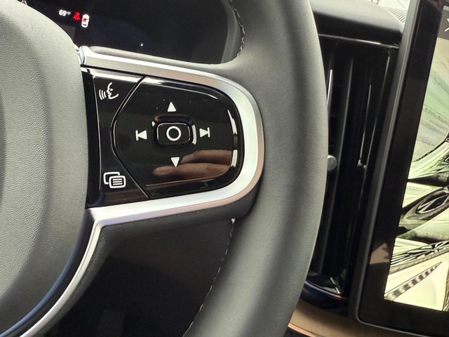 2026 Volvo XC60 Plus - Photo 13