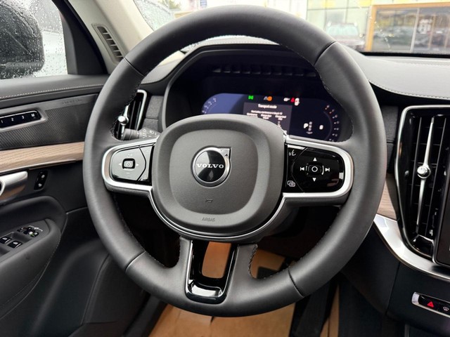2026 Volvo XC90 Plus - Photo 8