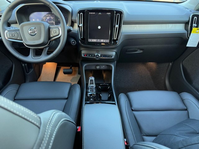 2026 Volvo XC40 Plus - Photo 6