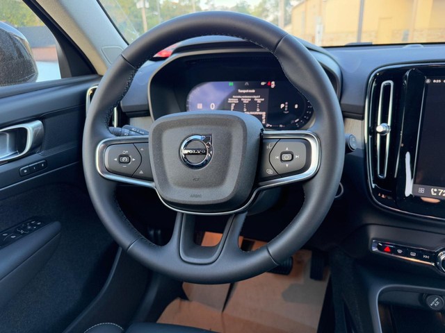 2026 Volvo XC40 Plus - Photo 7