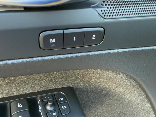 2026 Volvo XC40 Plus - Photo 10