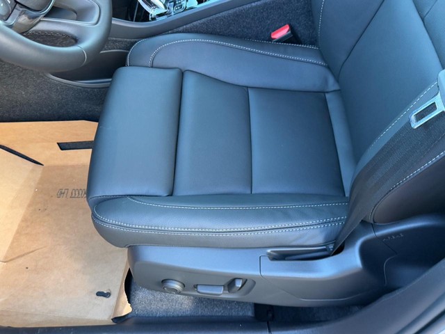 2026 Volvo XC40 Plus - Photo 11