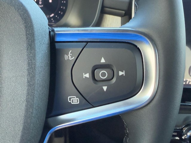 2026 Volvo XC40 Plus - Photo 13
