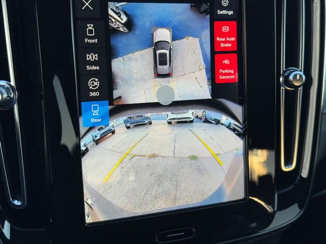 2026 Volvo XC40 Plus - Photo 15