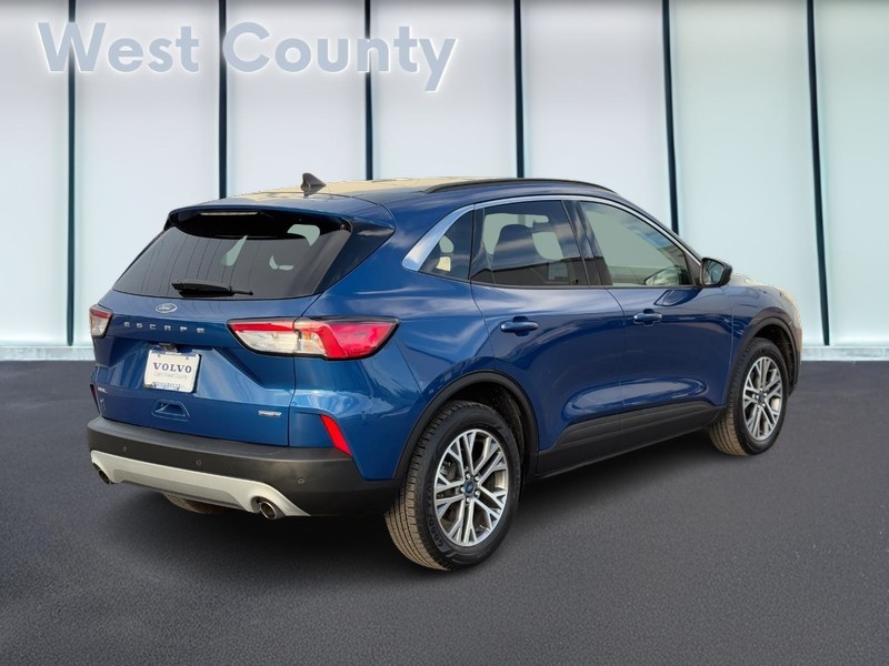 Ford Escape Vehicle Full-screen Gallery Image 03