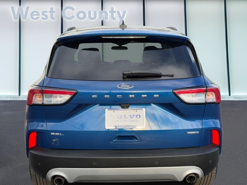 Ford Escape Vehicle Full-screen Gallery Image 05