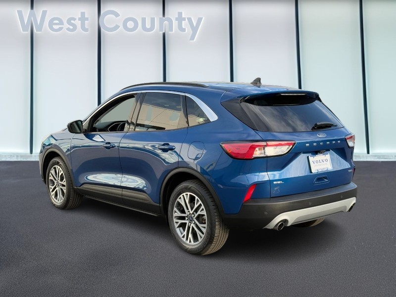 Ford Escape Vehicle Full-screen Gallery Image 06