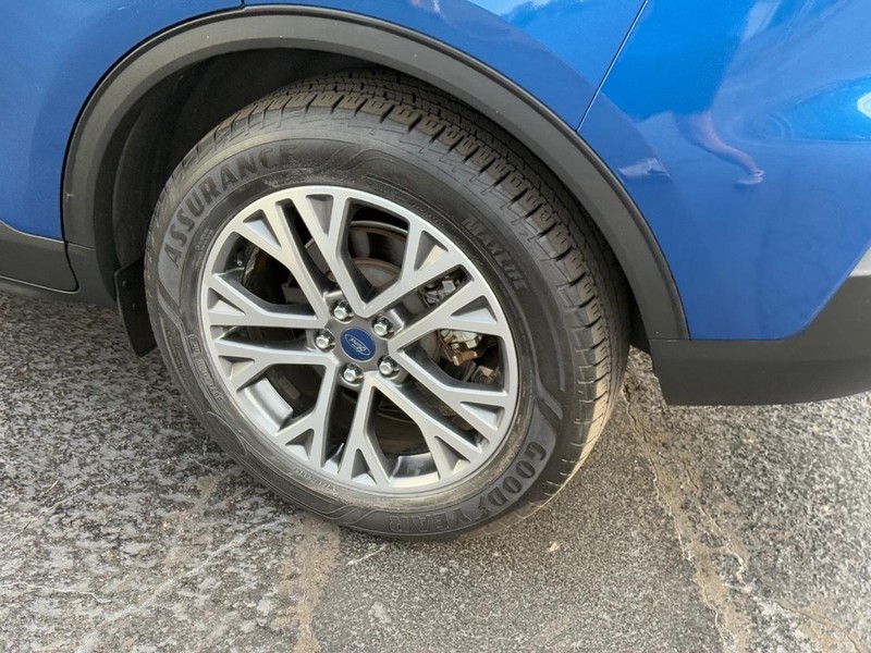 Ford Escape Vehicle Full-screen Gallery Image 07