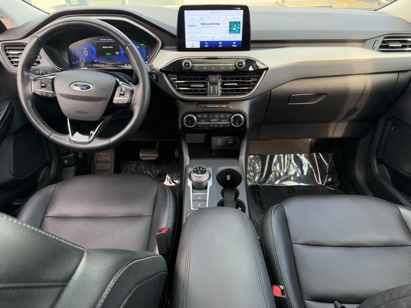 Ford Escape Vehicle Full-screen Gallery Image 11