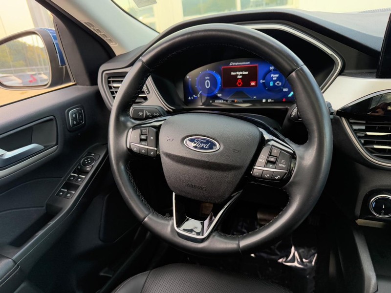 Ford Escape Vehicle Full-screen Gallery Image 12