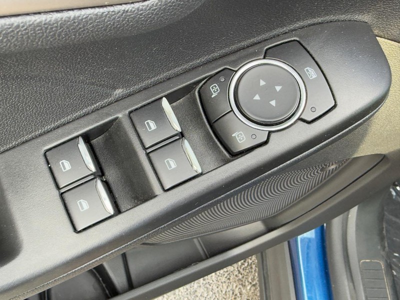 Ford Escape Vehicle Full-screen Gallery Image 14