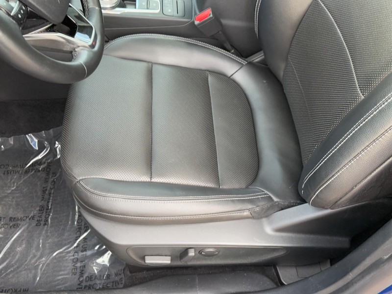 Ford Escape Vehicle Full-screen Gallery Image 16