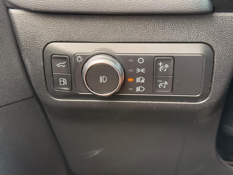 Ford Escape Vehicle Full-screen Gallery Image 17