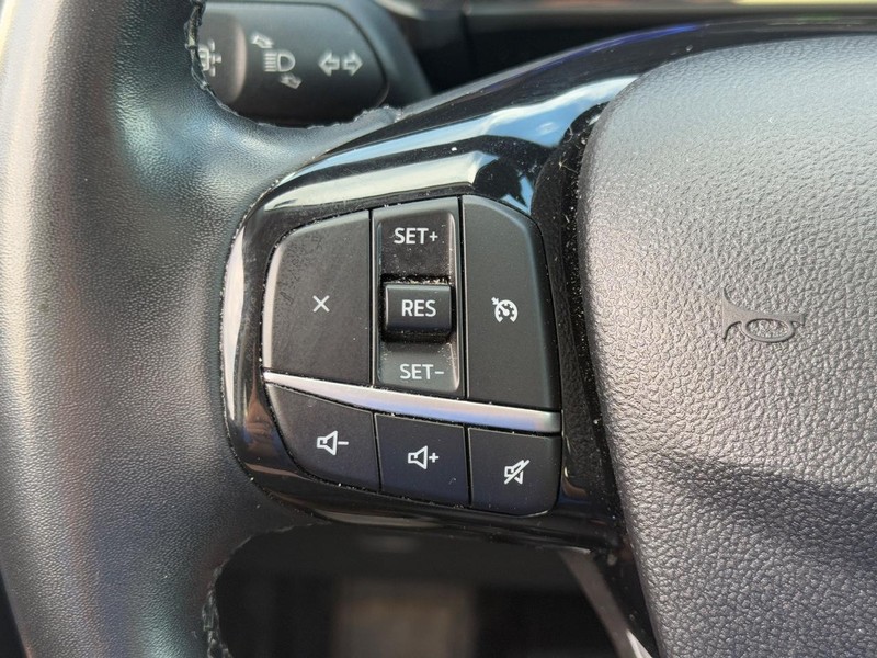 Ford Escape Vehicle Full-screen Gallery Image 18