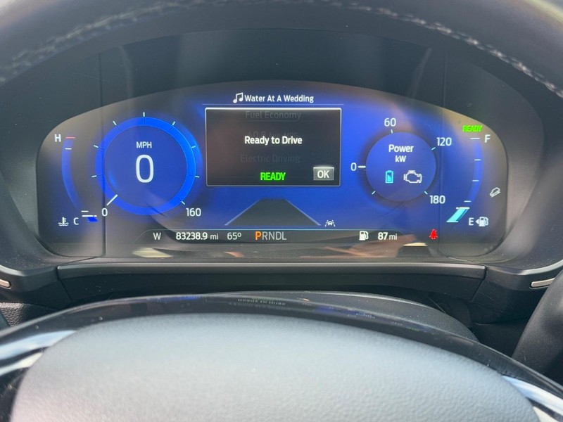 Ford Escape Vehicle Full-screen Gallery Image 20