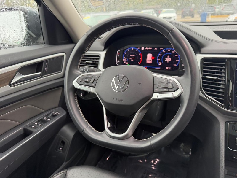 Volkswagen Atlas Vehicle Full-screen Gallery Image 12