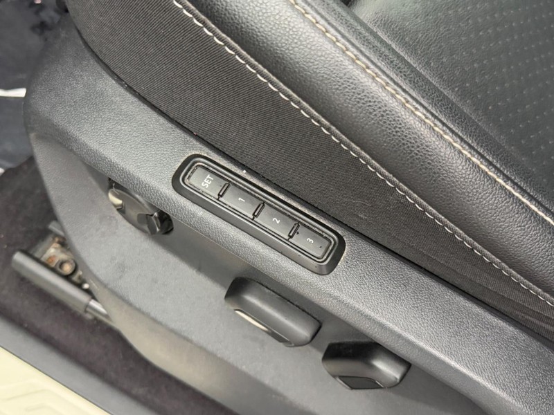 Volkswagen Atlas Vehicle Full-screen Gallery Image 16