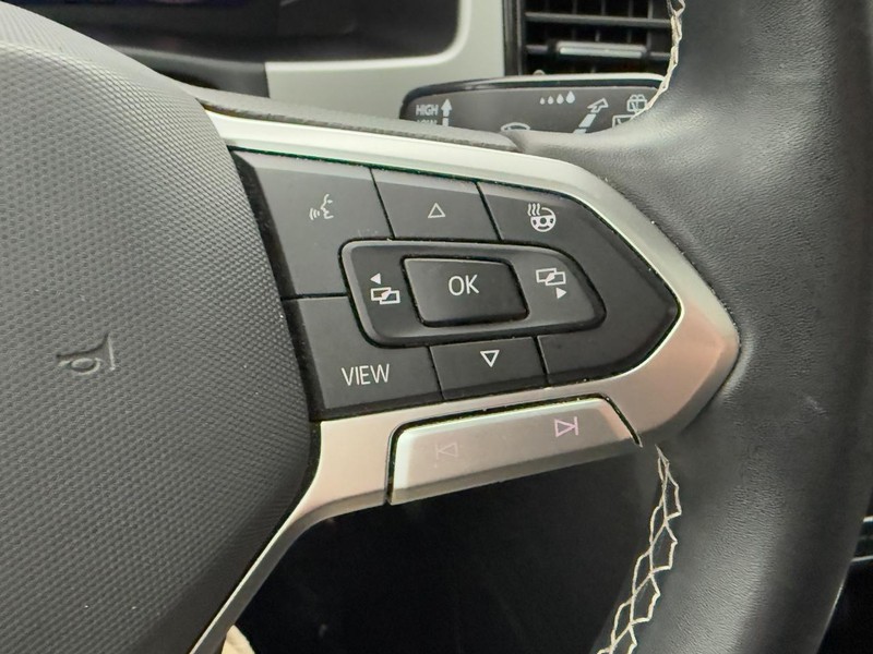 Volkswagen Atlas Vehicle Full-screen Gallery Image 18