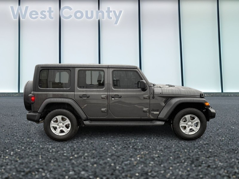 Jeep Wrangler Vehicle Full-screen Gallery Image 02