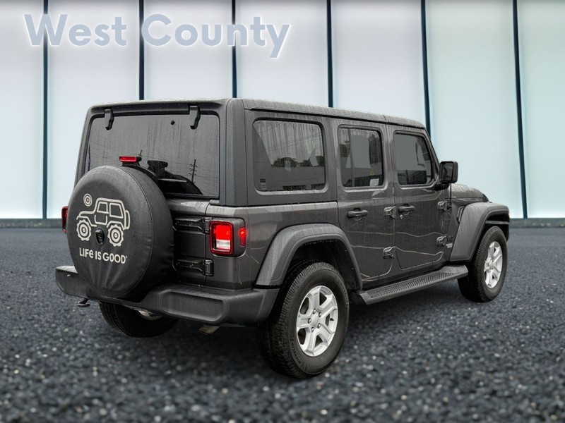 Jeep Wrangler Vehicle Full-screen Gallery Image 03