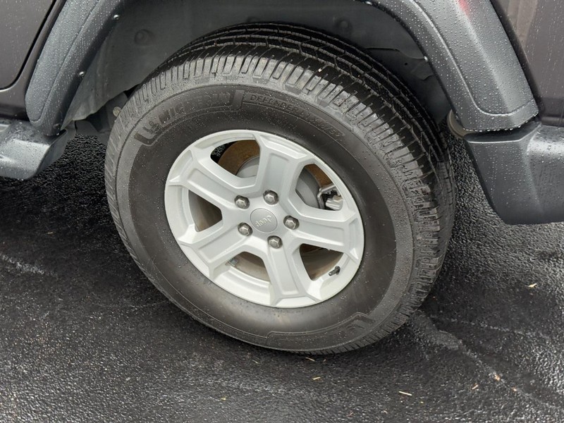 Jeep Wrangler Vehicle Full-screen Gallery Image 07