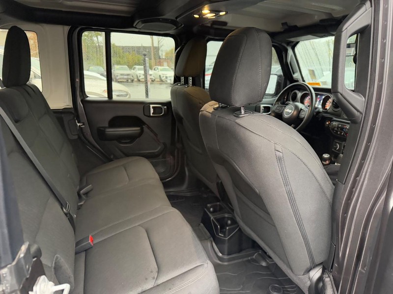 Jeep Wrangler Vehicle Full-screen Gallery Image 10