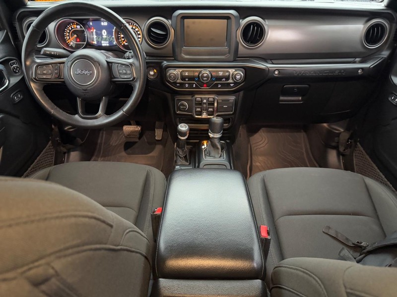 Jeep Wrangler Vehicle Full-screen Gallery Image 11