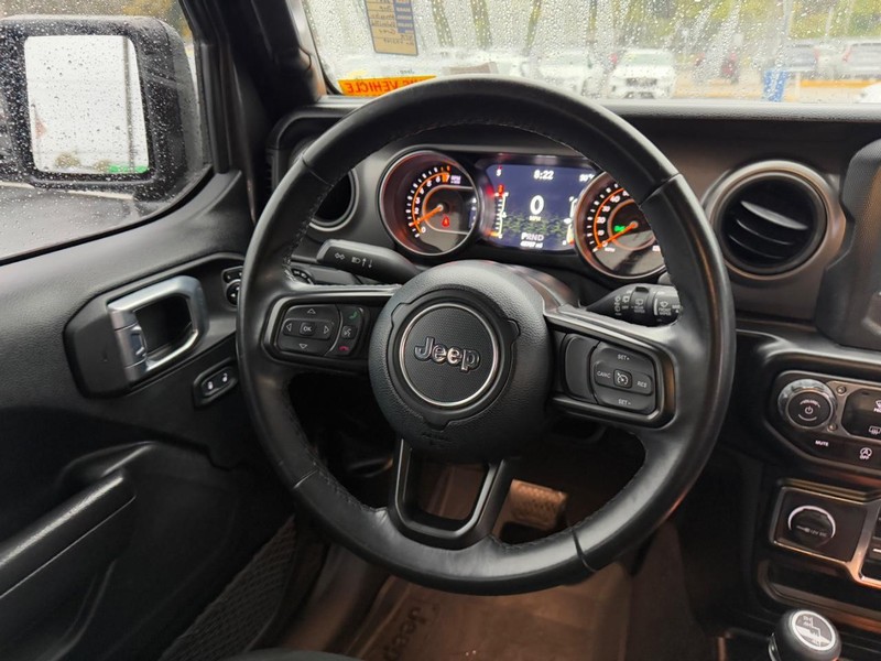 Jeep Wrangler Vehicle Full-screen Gallery Image 12