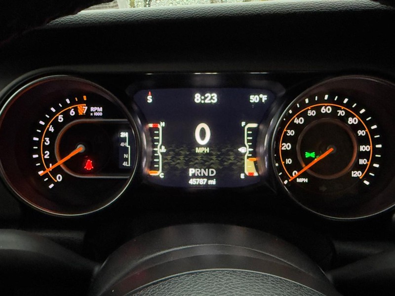 Jeep Wrangler Vehicle Full-screen Gallery Image 18