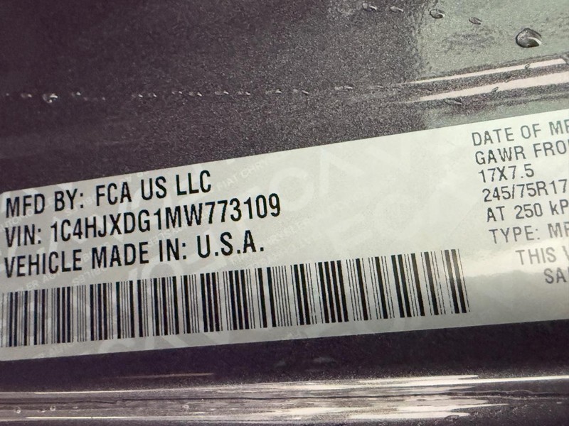 Jeep Wrangler Vehicle Full-screen Gallery Image 21