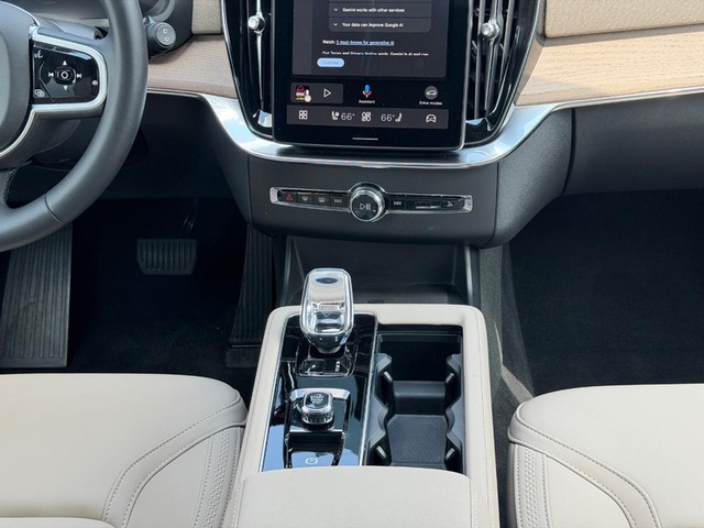 2026 Volvo XC90 Plus - Photo 8