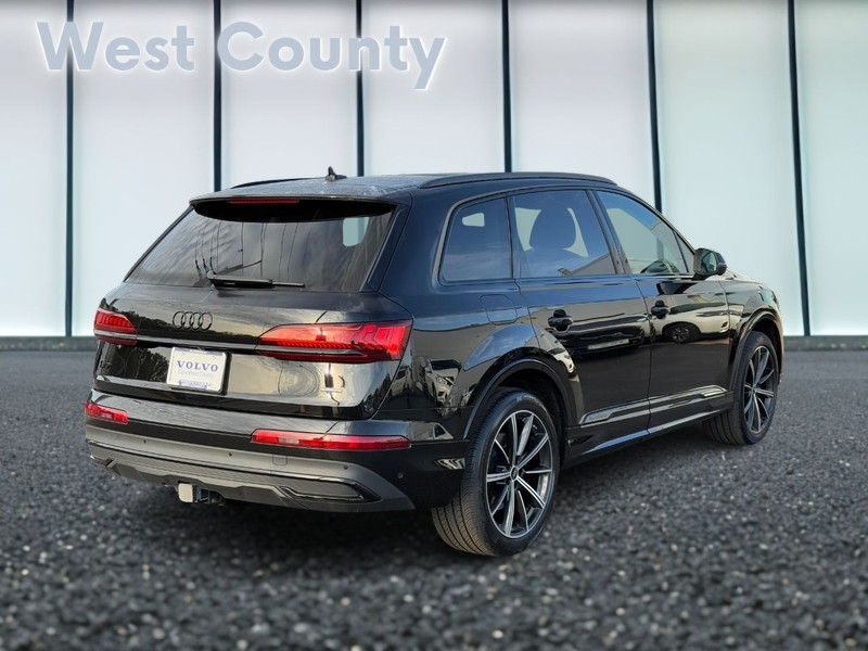 Audi Q7 Vehicle Full-screen Gallery Image 03