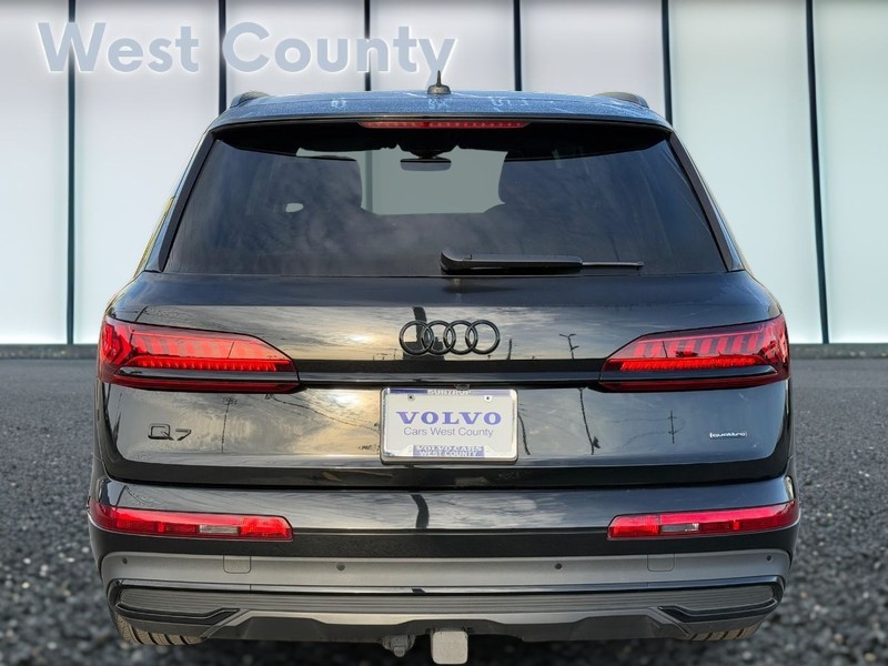 Audi Q7 Vehicle Full-screen Gallery Image 05